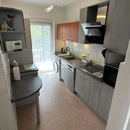 3 Zim - Bis 9 Per - In Rudow Appartement Berlijn